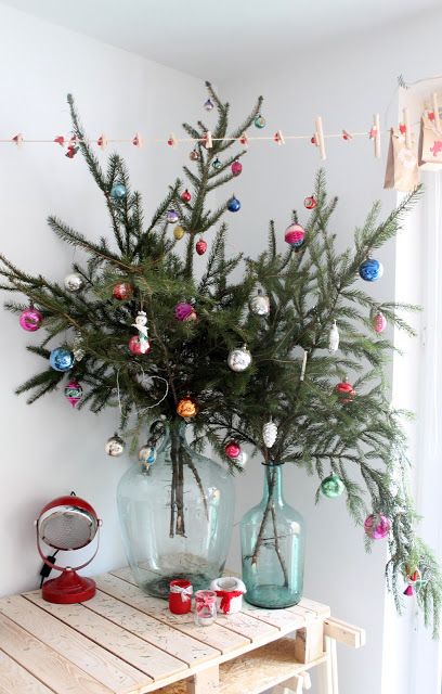 TREE DECORATING WITH A TWIST
